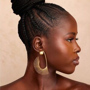 Khoi Domi Elegant Gold Statement Earrings